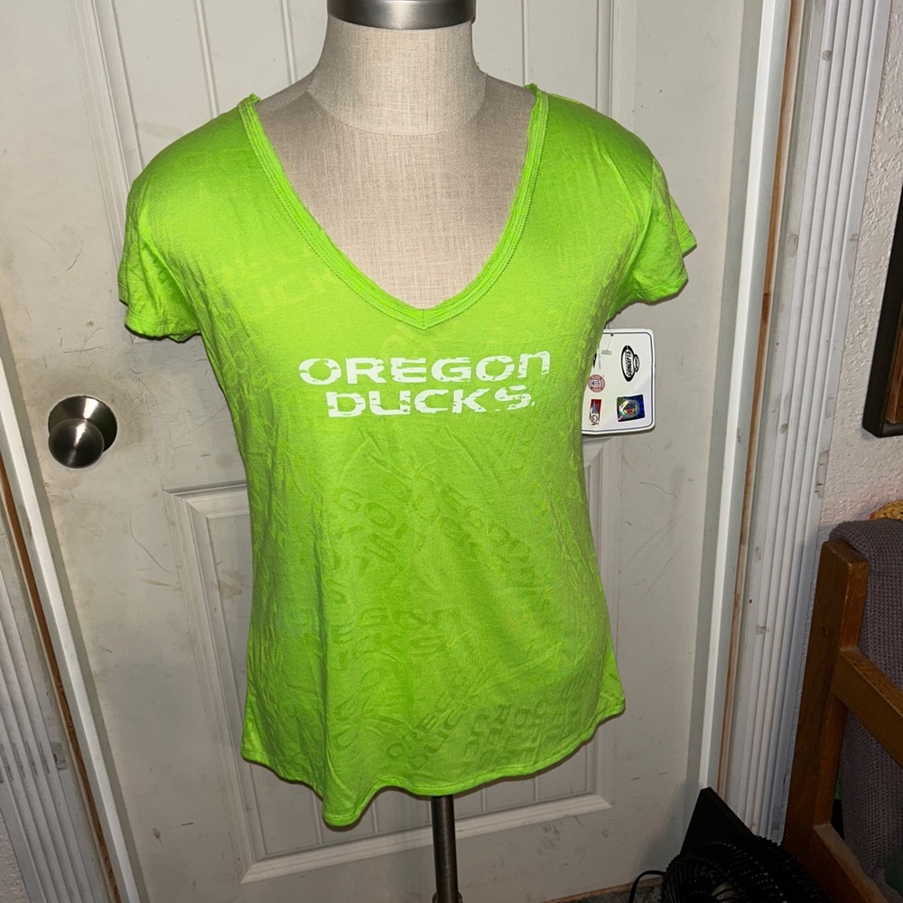 Oregon ducks Tshirt xl.  New with tags.